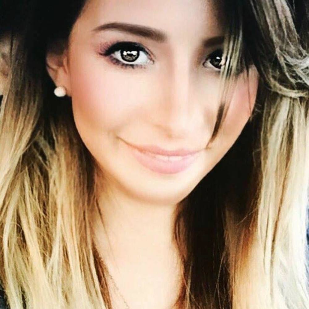 Meet your Posher, Moni